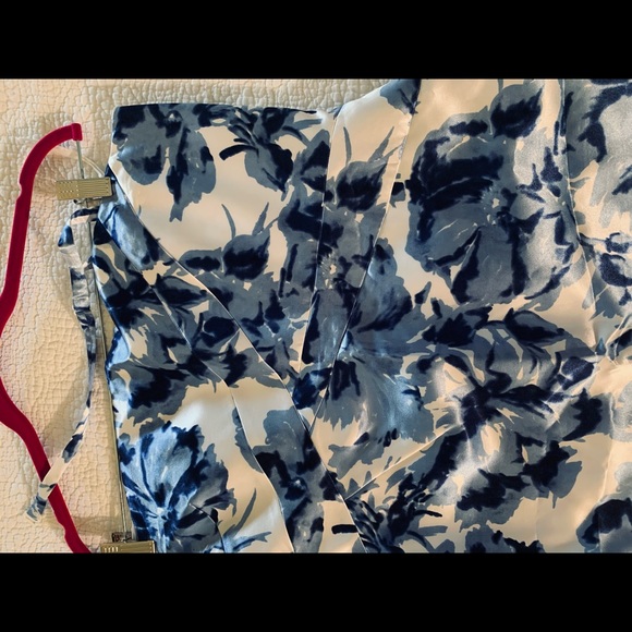 Summer dress Strapless -or use the detachable strap that comes with it. Sz 10 - Picture 3 of 12